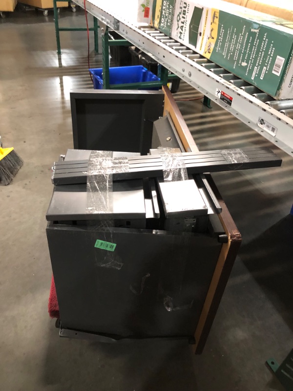 Photo 1 of ***TRUCK/TRAILER PICKUP ONLY - FOR PARTS ONLY - MAJOR DAMAGE - SEE COMMENTS***
Lorell Fortress Series 45-1/2" Right Single-Pedestal Desk, 29.5" Height x 45.5" Width x 24" Depth