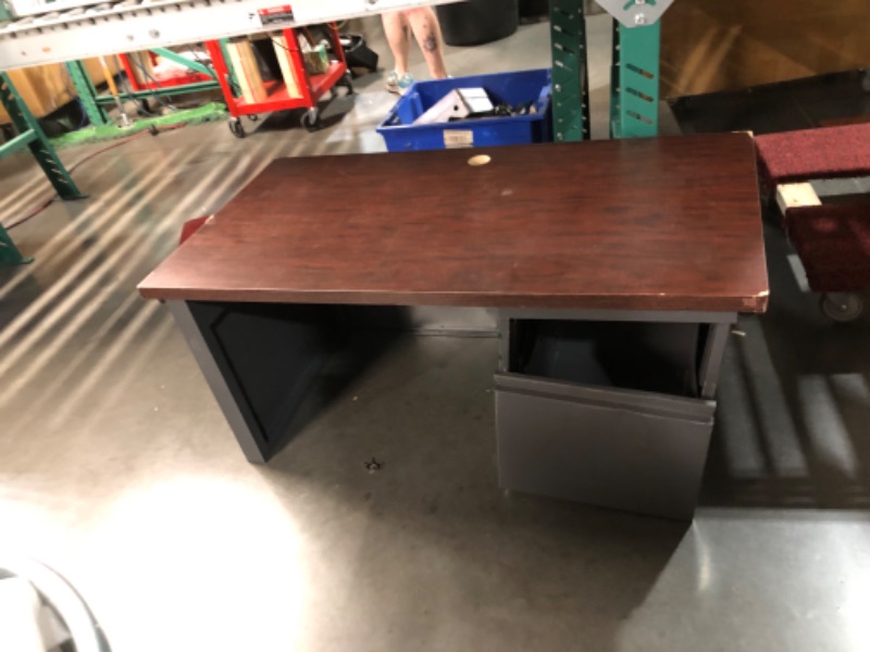 Photo 1 of ***TRUCK/TRAILER PICKUP ONLY - FOR PARTS ONLY - MAJOR DAMAGE - SEE COMMENTS***
Lorell Fortress Series 45-1/2" Right Single-Pedestal Desk, 29.5" Height x 45.5" Width x 24" Depth