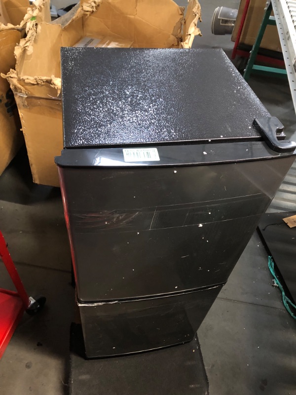 Photo 1 of ***USED - MAJOR DAMAGE - SEE COMMENTS***
3.8 Cu.Ft Mini Fridge with Bottom Freezer and Drawer, 2 Door Small Compact Refrigerator with 7 Adjustable Temperature Settings for Bedroom, Dorm, Office, Apartment, Large Capacity, Silver