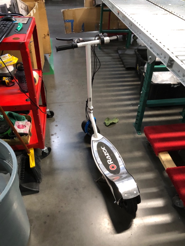 Photo 1 of (PARTS) (NOT FUNCTIONAL) Razor E300 Electric Scooter for Kids Ages 13+ - 9" Pneumatic Tires, Up to 15 mph and 40 min of Ride Time, For Riders up to 220 lbs