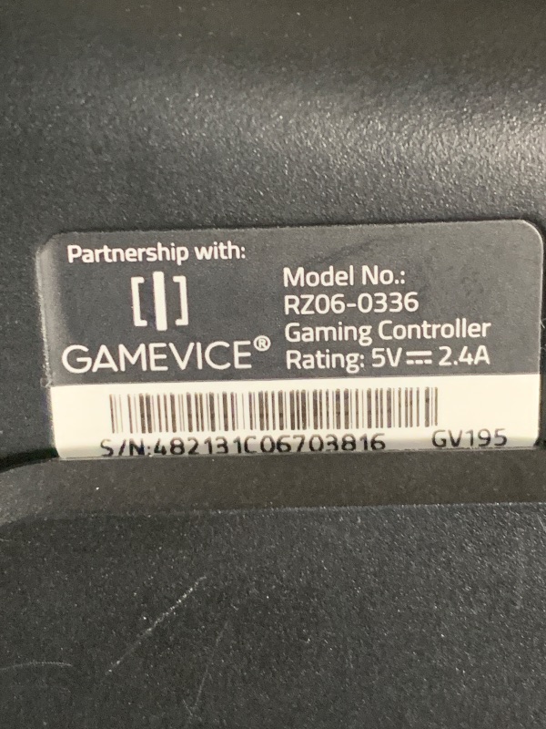 Photo 1 of ***DAMAGED - SEE NOTES/PICTURES*** **NOT IN ORIGINAL PACKAGING** Razer Kishi Mobile Game Controller/Gamepad for iPhone iOS: Works with most iPhones – X, 11, 12, 13, 13 Max - Apple Arcade, Amazon Luna, Google Stadia - Lightning Port Passthrough - MFi Certi