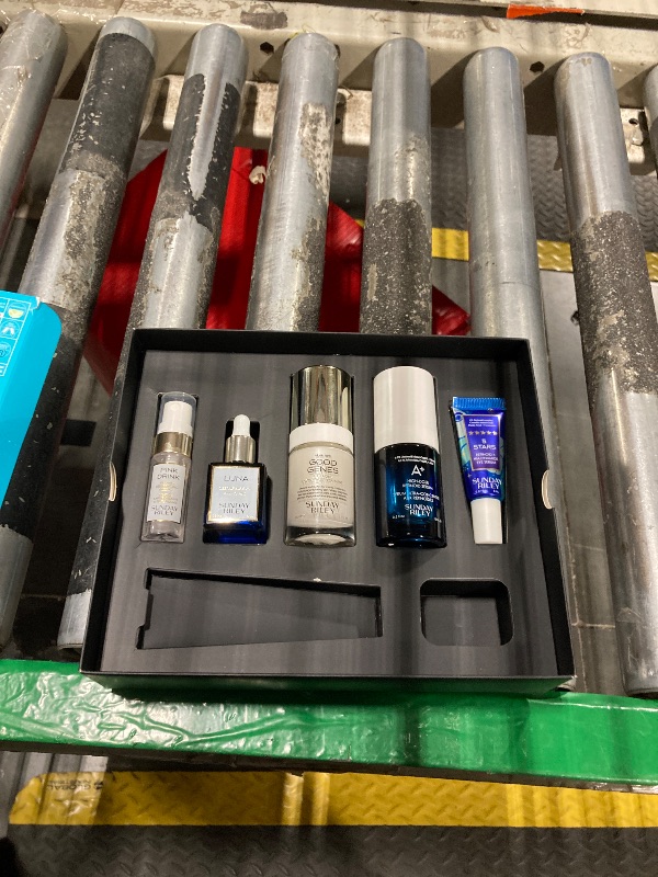 Photo 1 of **2 items are missing**
Sunday Riley Go To Bed With Me Complete Anti-Aging Evening Skincare Set
