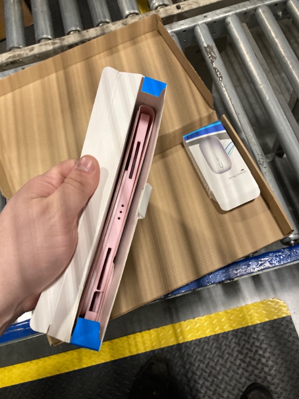 Photo 1 of TUNKARMOR for iPad Air 13 inch (M2-2024, M3-2025) Case Keyboard and iPad Pro 12.9 inch (6th, 5th, 4th, 3rd Generation) Keyboard Case Built-in Pencil Holder with Mouse - Pink