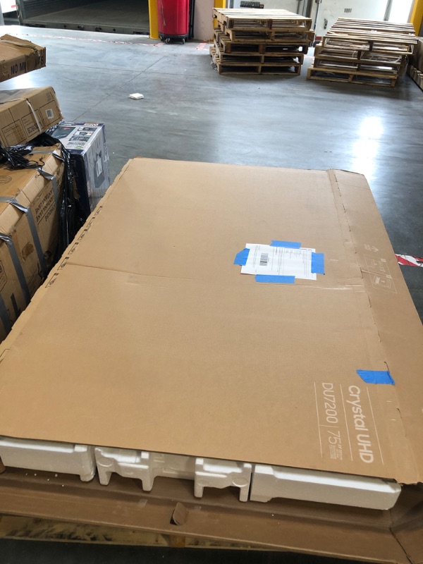 Photo 1 of **BROKEN **ONLY PARTS** SAMSUNG 75-Inch Class Crystal UHD 4K DU7200 Series HDR Smart TV w/Object Tracking Sound Lite, PurColor, Motion Xcelerator, Mega Contrast, Q-Symphony (UN75DU7200, 2024 Model)