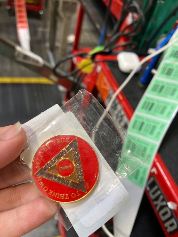 Photo 1 of 1 Year Mandarin Red Gold & Nickel Tri-Plate AA Alcoholics Anonymous Sobriety Medallion Chip Serenity Prayer