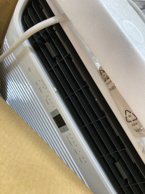 Photo 1 of ***PARTS ONLY***
Frigidaire 12,000 BTU Window Air Conditioner with Remote Control, Cools Up to 550 Sq. Ft., Quiet Operation, Eco Mode, 3 Fan Speeds, Auto Restart, White