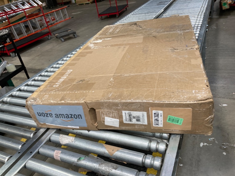 Photo 1 of ****PARTS ONLY***SAMSUNG 55-Inch Class Crystal UHD 4K DU7200 Series HDR Smart TV w/Object Tracking Sound Lite, PurColor, Motion Xcelerator, Mega Contrast, Q-Symphony (UN55DU7200, 2024 Model)