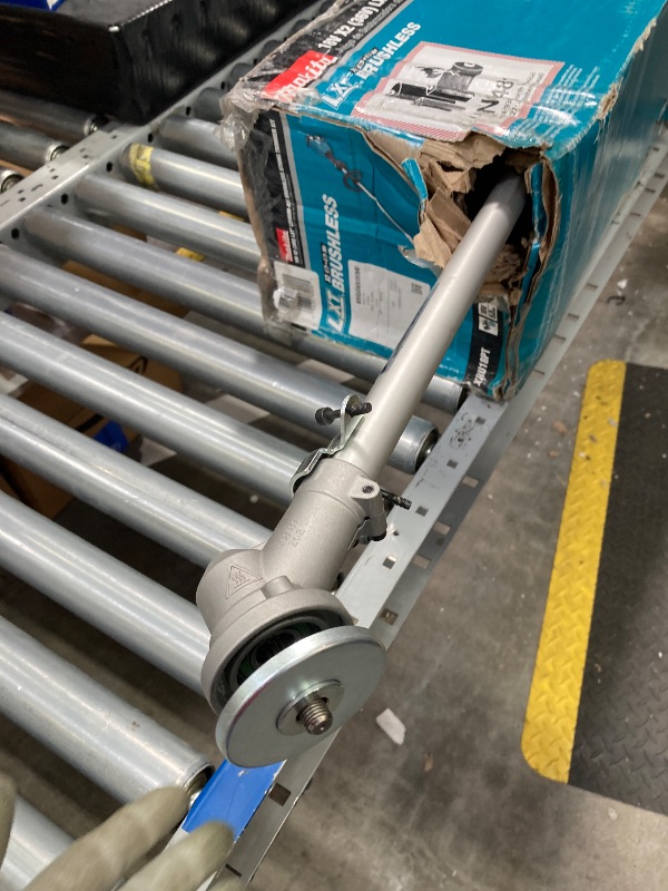 Photo 1 of ***MISSING BATTERIES**Makita XRU18PT 36V (18V X2) LXT® Brushless String Trimmer Kit (5.0Ah)