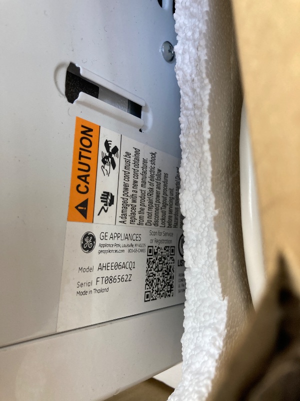 Photo 1 of ***PARTS ONLY***GE - 250 Sq. Ft. 6000 BTU Window Air Conditioner - White

