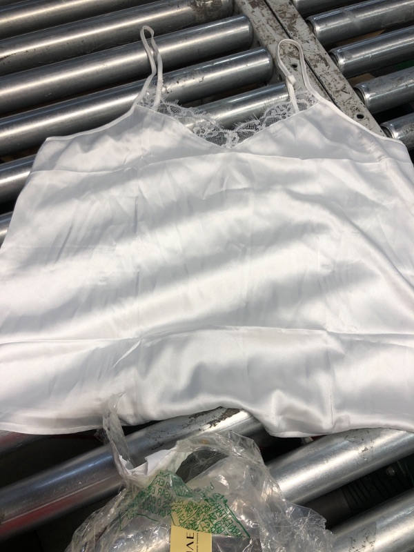 Photo 1 of (see images) Ekouaer Women's 2 PCS Camisole Lace Satin Cami Tank Shirt V Neck Casual Spaghetti Strap Tank Top White & Champagne L