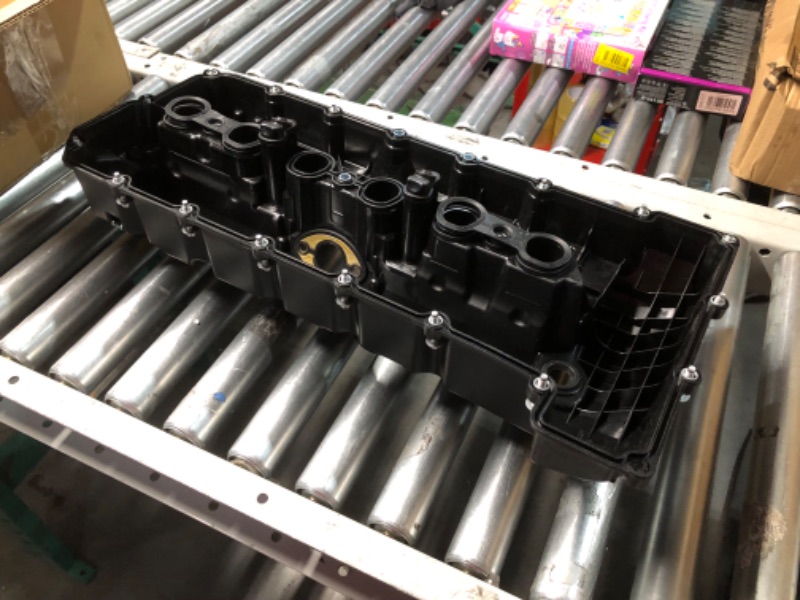 Photo 1 of ***HEAVILY USED - GASKET TORN - MISSING BOLTS - SEE PICTURES***
TRQ Engine Valve Cover w/Gasket & Hardware Compatible with BMW 1 Series / 3 Series / 5 Series BMW 128i 328i 528i X3 X5 Z4