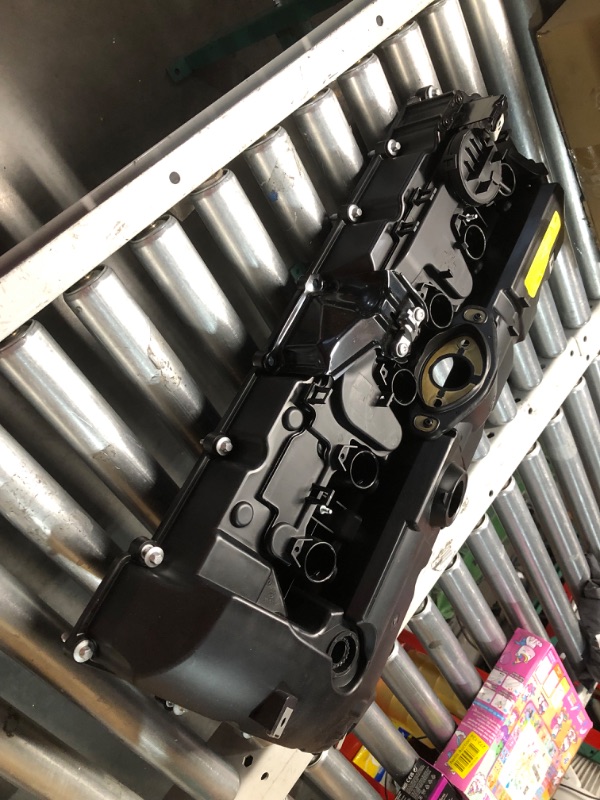 Photo 1 of ***HEAVILY USED - GASKET TORN - MISSING BOLTS - SEE PICTURES***
TRQ Engine Valve Cover w/Gasket & Hardware Compatible with BMW 1 Series / 3 Series / 5 Series BMW 128i 328i 528i X3 X5 Z4