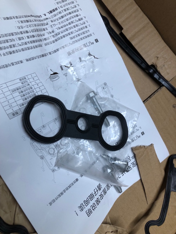 Photo 1 of ***HEAVILY USED - GASKET TORN - MISSING BOLTS - SEE PICTURES***
TRQ Engine Valve Cover w/Gasket & Hardware Compatible with BMW 1 Series / 3 Series / 5 Series BMW 128i 328i 528i X3 X5 Z4