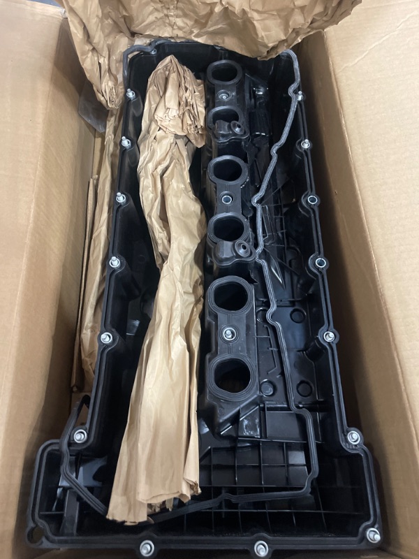 Photo 1 of ***HEAVILY USED - GASKET TORN - MISSING BOLTS - SEE PICTURES***
TRQ Engine Valve Cover w/Gasket & Hardware Compatible with BMW 1 Series / 3 Series / 5 Series BMW 128i 328i 528i X3 X5 Z4