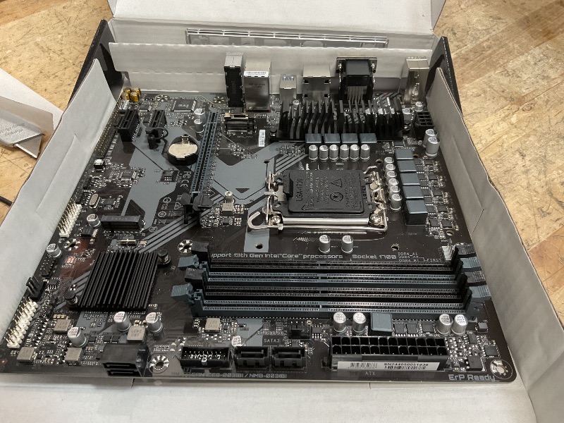 Photo 1 of GIGABYTE B760M DS3H DDR4 (LGA 1700/ Intel/ B760/ M-ATX/ DDR4/ Dual M.2/ PCIe 4.0/ USB 3.2 Gen 2 Type-C/ 2.5GbE LAN/Q-Flash Plus/PCIe EZ-Latch/Gaming Motherboard)