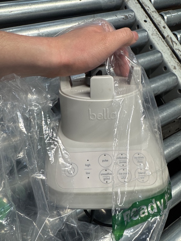 Photo 1 of ***(PARTS ONLY/ NON REFUNDABLE/ NO RETURNS OR REFUNDS)*****Heavily used***Minor damage ***
bella 10 Speed Countertop Blender, Juicer & Smoothie Maker, Fits-anywhere™ Kitchenware, Slim Flip & Store Design, Dishwasher Safe 48oz Capacity Pitcher & Lid, Stain