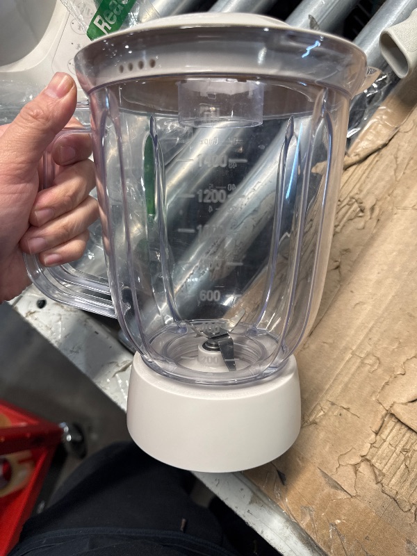Photo 1 of ***(PARTS ONLY/ NON REFUNDABLE/ NO RETURNS OR REFUNDS)*****Heavily used***Minor damage ***
bella 10 Speed Countertop Blender, Juicer & Smoothie Maker, Fits-anywhere™ Kitchenware, Slim Flip & Store Design, Dishwasher Safe 48oz Capacity Pitcher & Lid, Stain