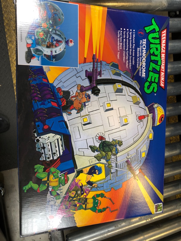 Photo 1 of Teenage Mutant Ninja Turtles TMNT Classic Technodrome Playset - Amazon Exclusive
