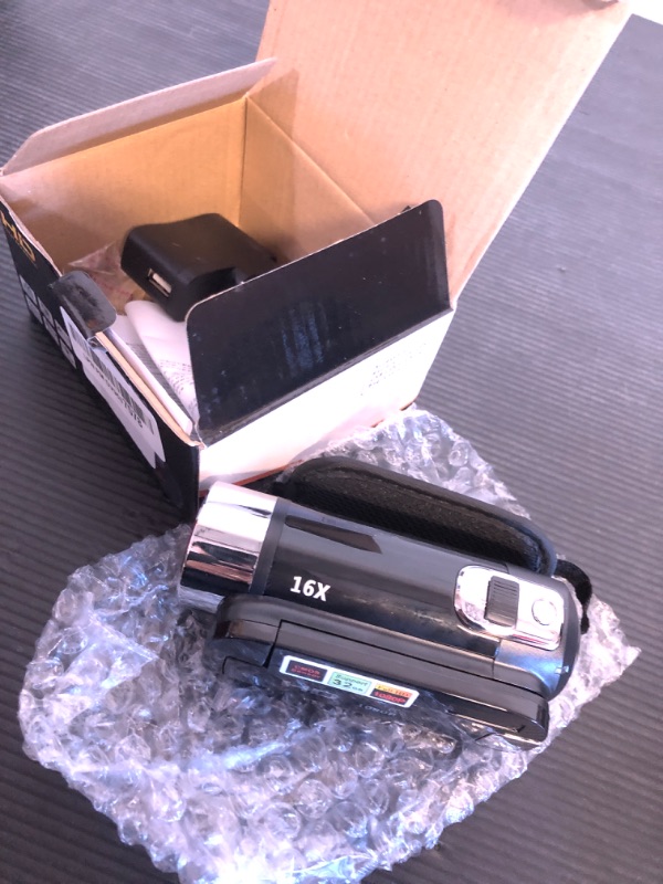 Photo 1 of Digital Camcorder, DH-90 16X Digital Zoom 2.7 Inch Colourful Display Screen, High Definition Camera Image Video Shooting Camcorder US Plug 110-240V