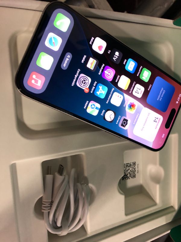 Photo 1 of Apple iPhone 15 Pro, US Version, 128GB, White Titanium - Unlocked (Renewed Premium)