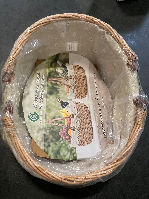 Photo 1 of G GOOD GAIN Wicker Picnic Basket with Double Folding Handles,Willow Picnic Hamper,Natural Hand Woven Easter Basket,Easter Eggs and Candy Basket,Bath Toy and Kids Toy Storage,Gift Packing Basket.White