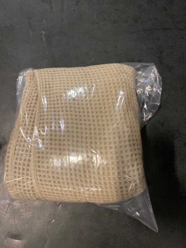 Photo 1 of POLYTE Microfiber Quick Dry Lint Free Bath Towel, (Beige, Waffle Weave)