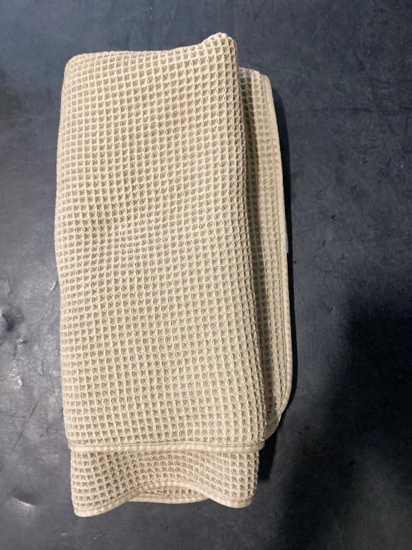 Photo 1 of POLYTE Microfiber Quick Dry Lint Free Bath Towel, (Beige, Waffle Weave)