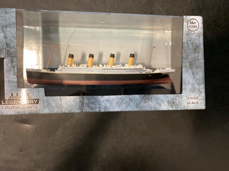 Photo 1 of Motor city classics 241945 - RMS Titanic (1:1250 Scale) - Legendary Cruise Ships