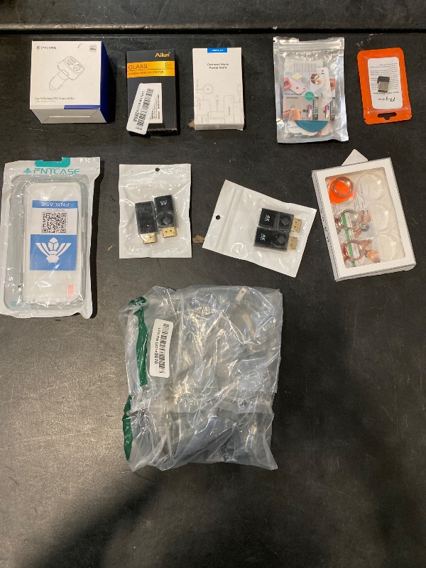 Photo 1 of 10 items of electronic accessories 