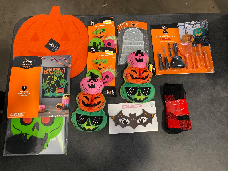 Photo 1 of 10 Miscellaneous Halloween items 
