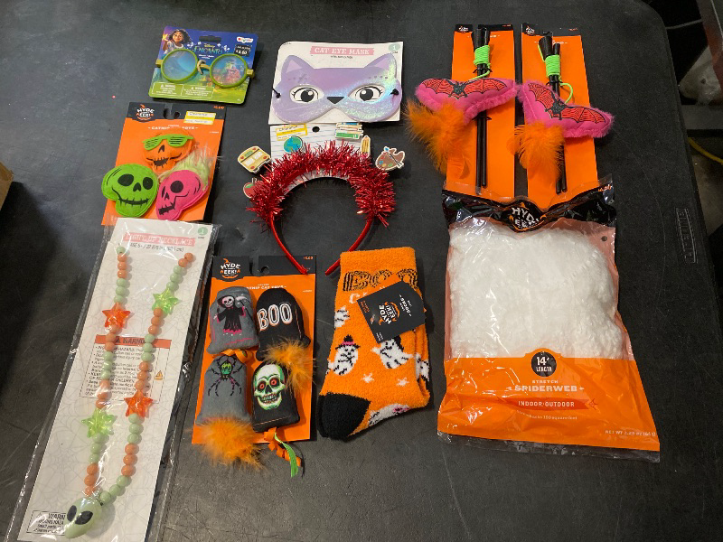 Photo 1 of 10 Miscellaneous Halloween items 
