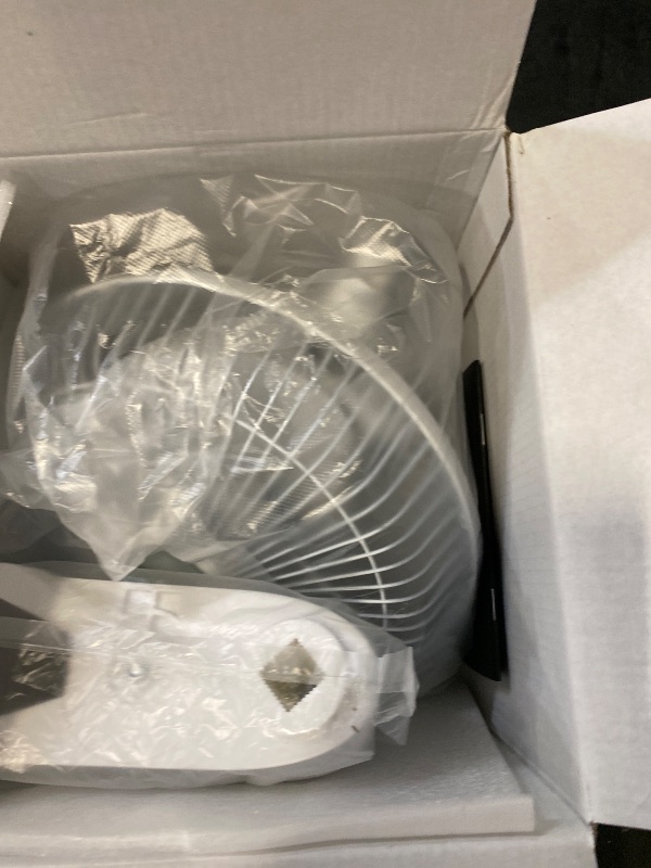 Photo 1 of VIVOSUN AeroWave A6 Grow Tent Clip Fan, Patented Portable Auto Oscillating Fan 6” with 2-Speed, Strong Airflow but Low Noise, and Fully-Adjustable Tilt for Hydroponic Ventilation, White, 1-Pack