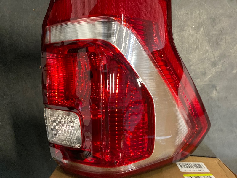 Photo 1 of Left Driver Side Tail Light Fit for 2018 2019 2020 2021 Ford Expedition XL XLT Rear Lamp Assembly Halogen Type Brake Lamp With Blubs LH FO2800271 JL1Z13405G
