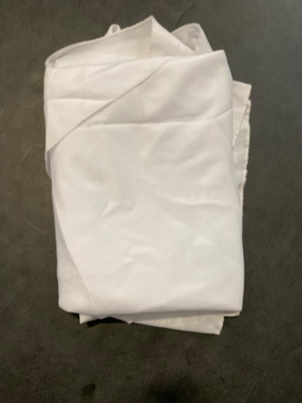 Photo 1 of White table cloth 