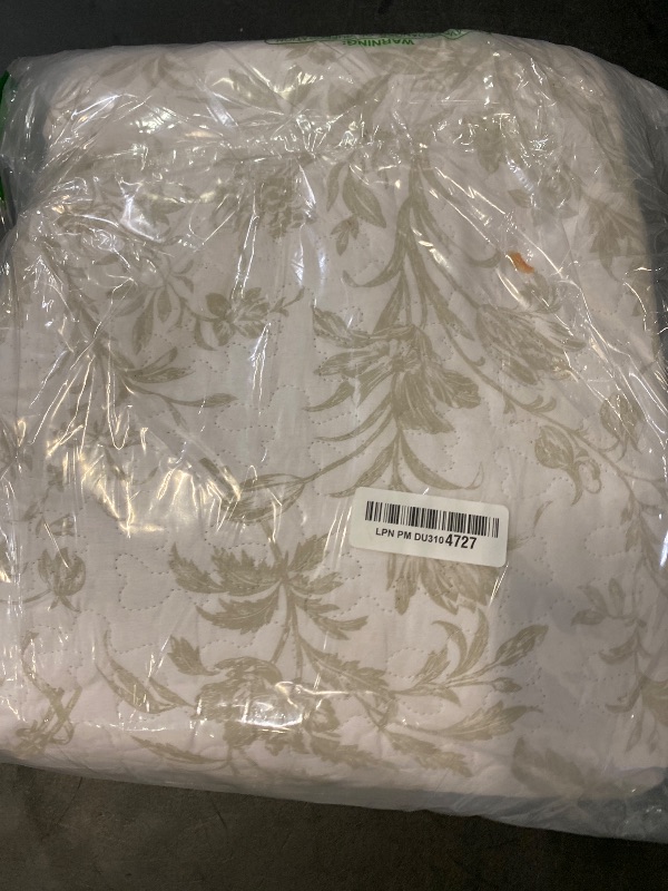 Photo 1 of Laura Ashley Home - Queen Quilt Set, Cotton Reversible Bedding with Matching Shams, Home Decor for All Seasons (Amberley Biscuit, Queen)
