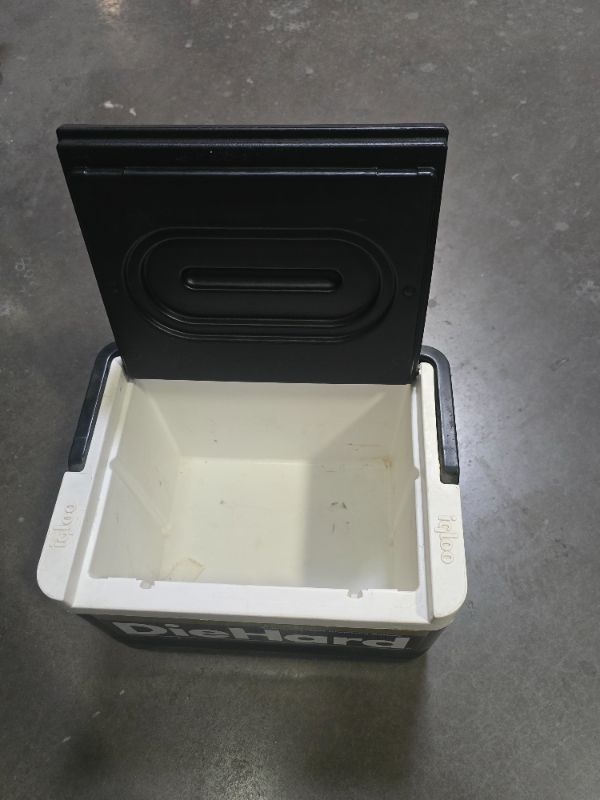Photo 1 of IGLOO Die Hard Battery Cooler 6 Pack Ice Chest Lunch Box Vintage 1990s EUC