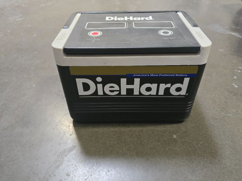 Photo 1 of IGLOO Die Hard Battery Cooler 6 Pack Ice Chest Lunch Box Vintage 1990s EUC