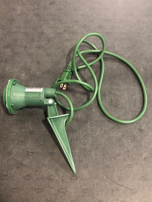 Photo 1 of Satco SF77/325 Outdoor PAR38 Flood Light Holder with Round Plate for Dual Mounting and Ground Stake, Green