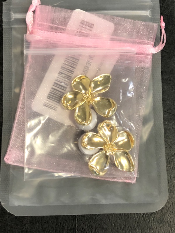 Photo 1 of Gold Flower Earrings Daisy Floral Statement Earrings for Women Trendy Hypoallergenic Lightweight Spring Fashion Jewelry for Everyday Wear