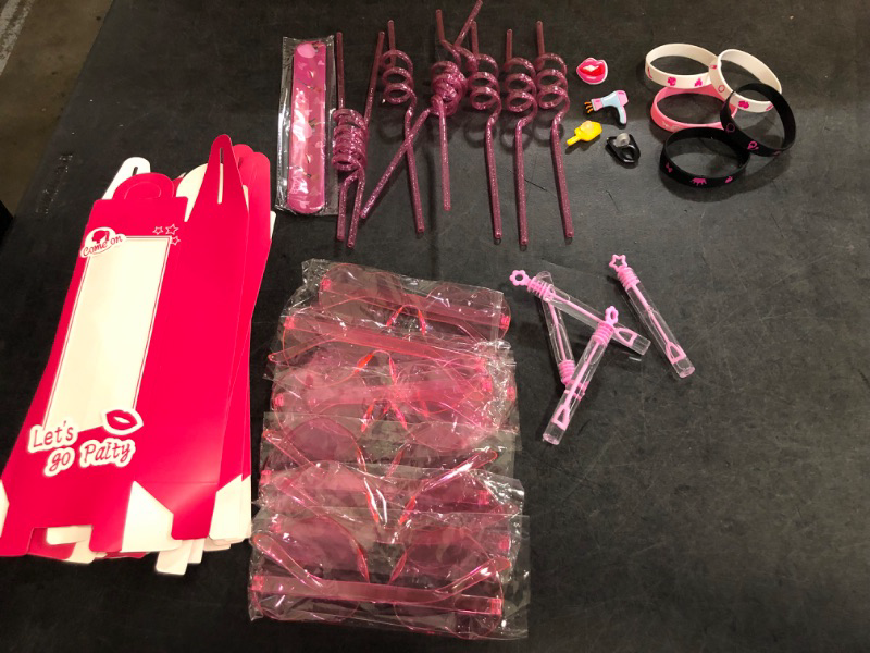 Photo 1 of 122 Pcs Pink Party Favors Pink Toy Gift Goodie Bag Stuffer Filler Makeup Party Decorations,Princess Theme Birthday Party Favors Decorations. ?