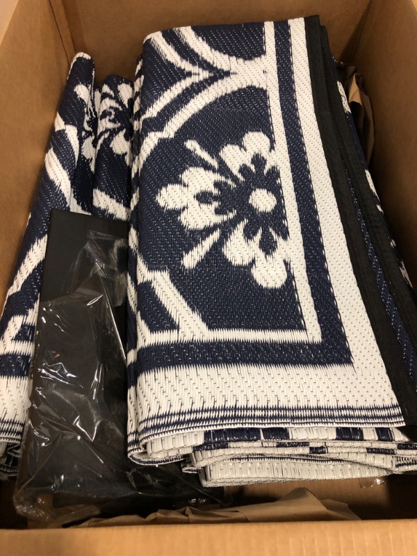 Photo 1 of Outsunny Outdoor Rug 9' x 18' Plastic Straw Area Carpet Mat, Blue & White
