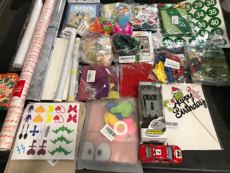 Photo 1 of Sold as IS** Mixed Party/Seasonal Items Bundle (Bin picture is all Ornaments)