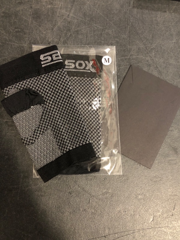 Photo 1 of Size M SB SOX Plantar Fasciitis Relief Socks–Night Splint & Foot Brace for Achilles Tendonitis, Heel Pain, and Arch Support–Foot Compression Sleeve for Recovery, Foot Swelling, and Fatigue (Black, Medium)