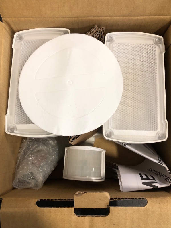 Photo 1 of UME 19W LED Security Lights Motion Sensor Light Outdoor, 2000LM Motion Flood Light, 5000K, IP65 Waterproof, 2 Adjustable Head Motion Detector Security Light for Exterior,Outside,Garage,Yard(White)