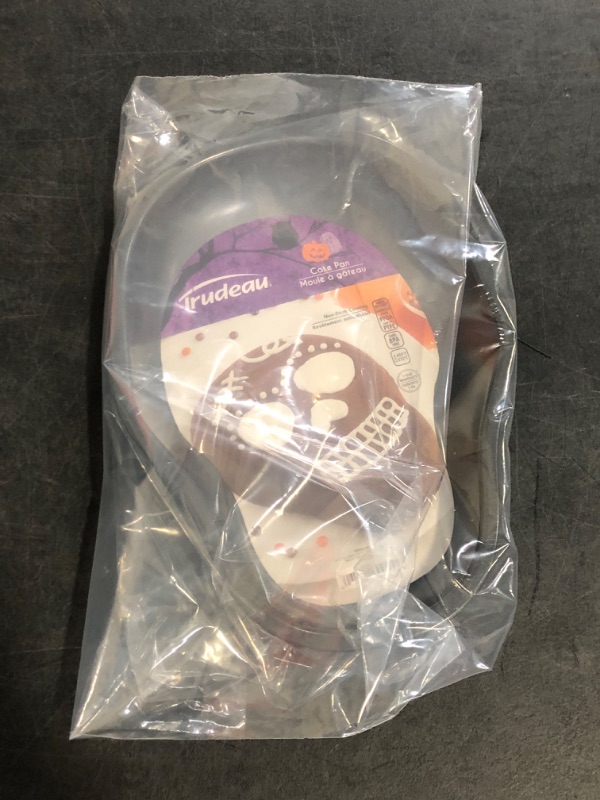 Photo 1 of 9.45 Skull Shaped Cake Pan 