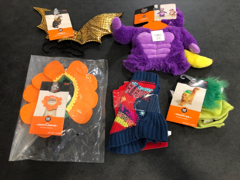 Photo 1 of 6 One Size Fits All Cat Halloween Costume Bundle Gorilla Costume Size XS
