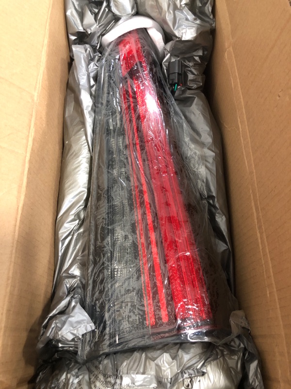 Photo 1 of LED Tail Light Assembly for Toyota for Highlander 2020 2021 2022 Tail Lamp Brake Lamps Right Passenger SideChrome Housing Clear Lens Inner Rear Tail Light 815800E180 TO2803156 (Right Passenger Side)