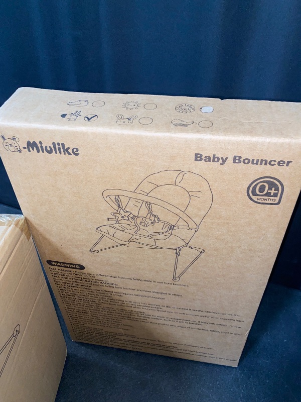 Photo 1 of Q-MIULIKE Baby Bouncer Seat Infant Seat Non-Slip Feet 3-Point Harness for Newborn 0-9 Months Up to 20lbs Little Giraffe