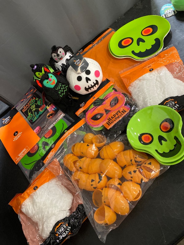 Photo 1 of 14 HALLOWEEN DECORATION BUNDLE 