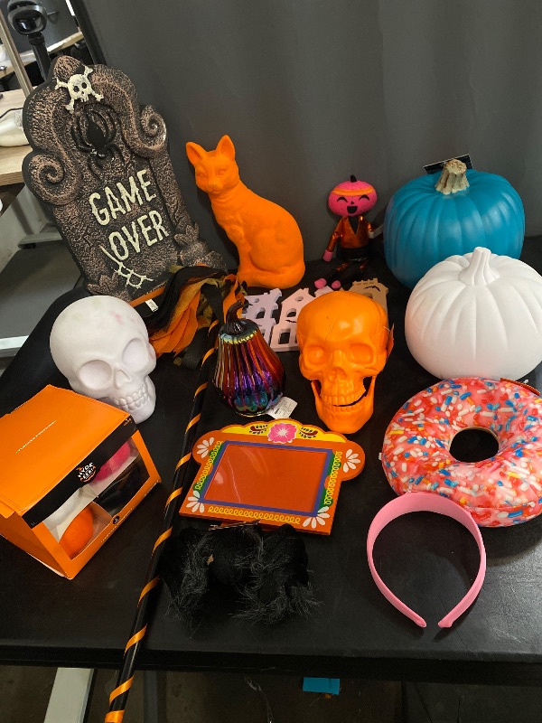 Photo 1 of LOT OF 14 HALLOWEEN ITEMS ( DECOR & COSTUME ACCESSORIES) 